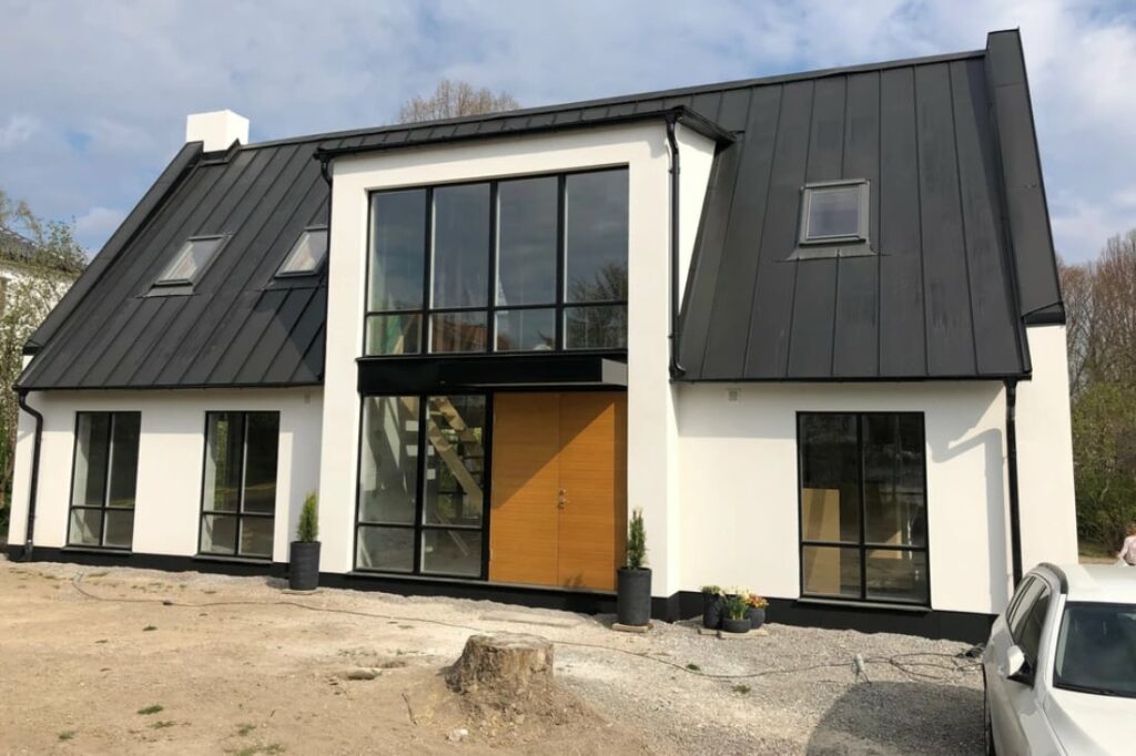 Utbyggnad av hus med nylagt tak i Uppsala