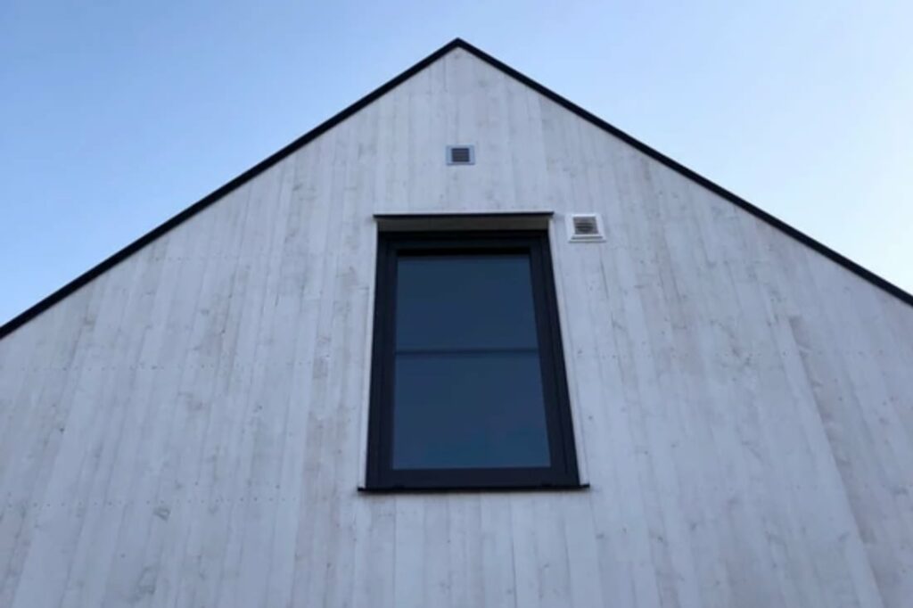 Panelbyte och utbyggnad i Uppsala bild på fasad på hus